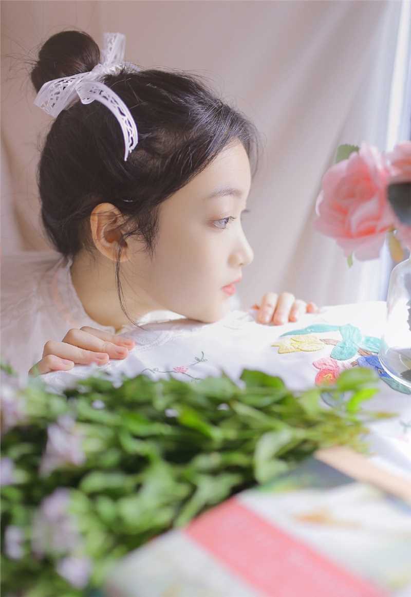 最新宅男女神花环唯美梦幻冷艳迷人壁纸