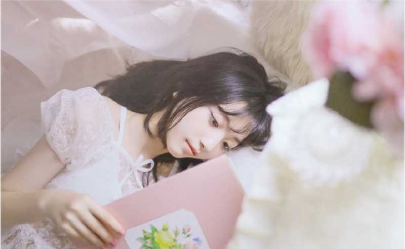 最新宅男女神花环唯美梦幻冷艳迷人壁纸