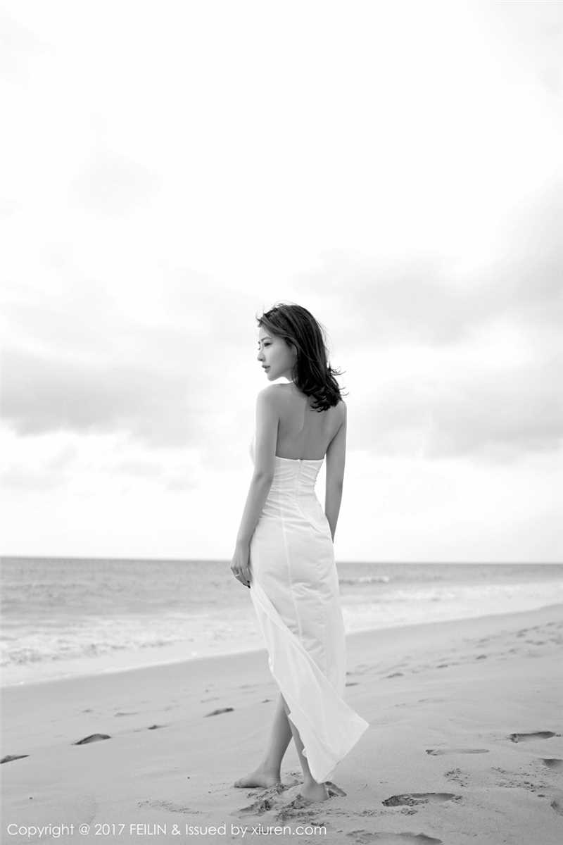 宅男女神施忆佳泳装湿身