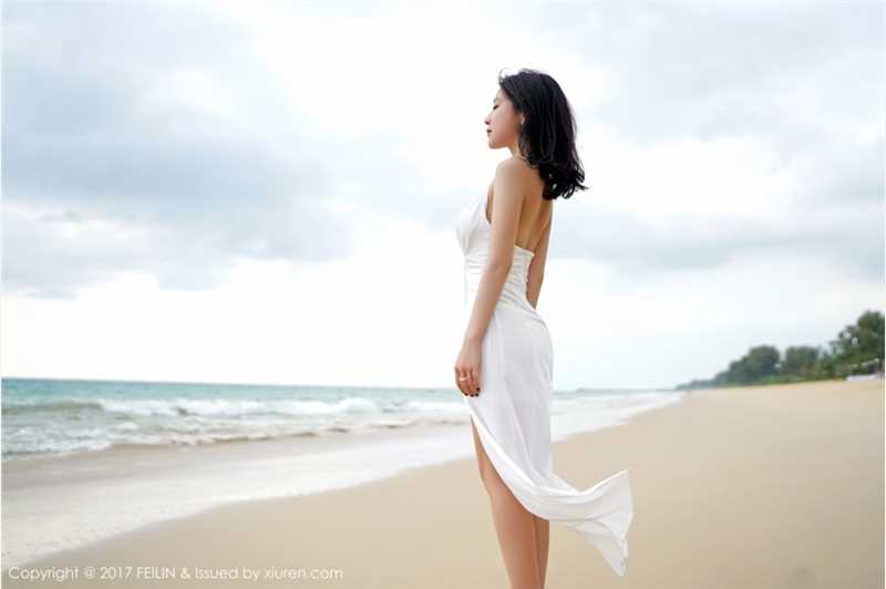 宅男女神施忆佳泳装湿身