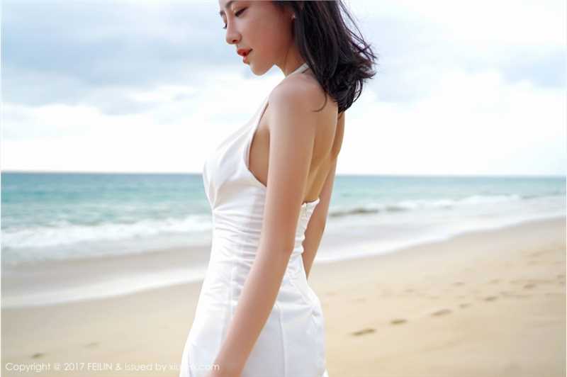 宅男女神施忆佳泳装湿身