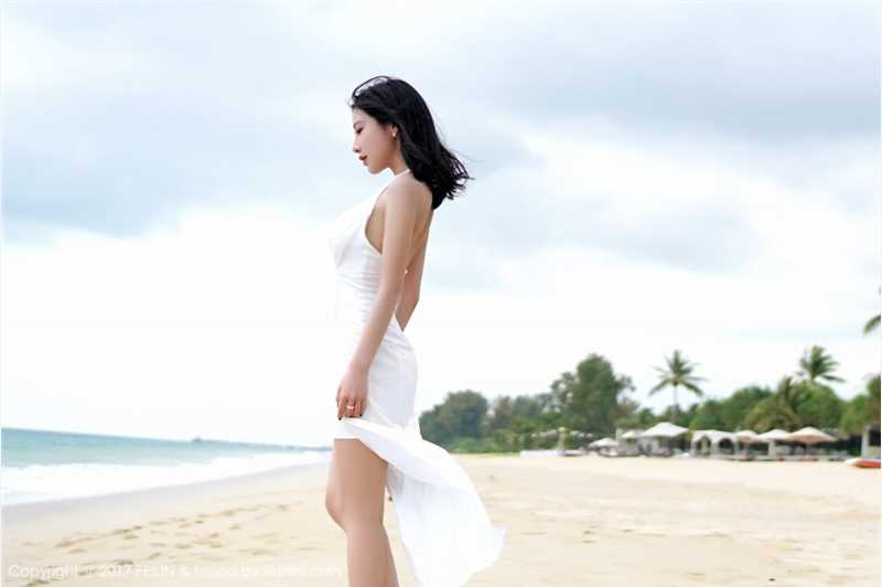 宅男女神施忆佳泳装湿身