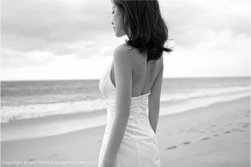 宅男女神施忆佳泳装湿身