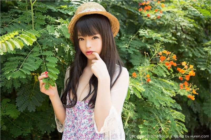 波萝社宅男女神AngelaLee李玲户外秀大胸图片