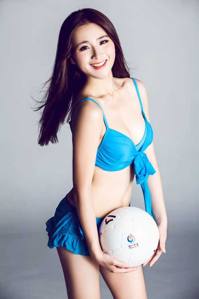 宅男女神米丁性感代言世界杯