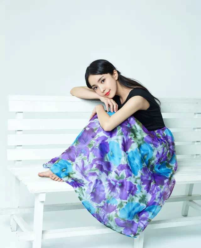 最全宅男女神马樱侨红裙秀美背壁纸