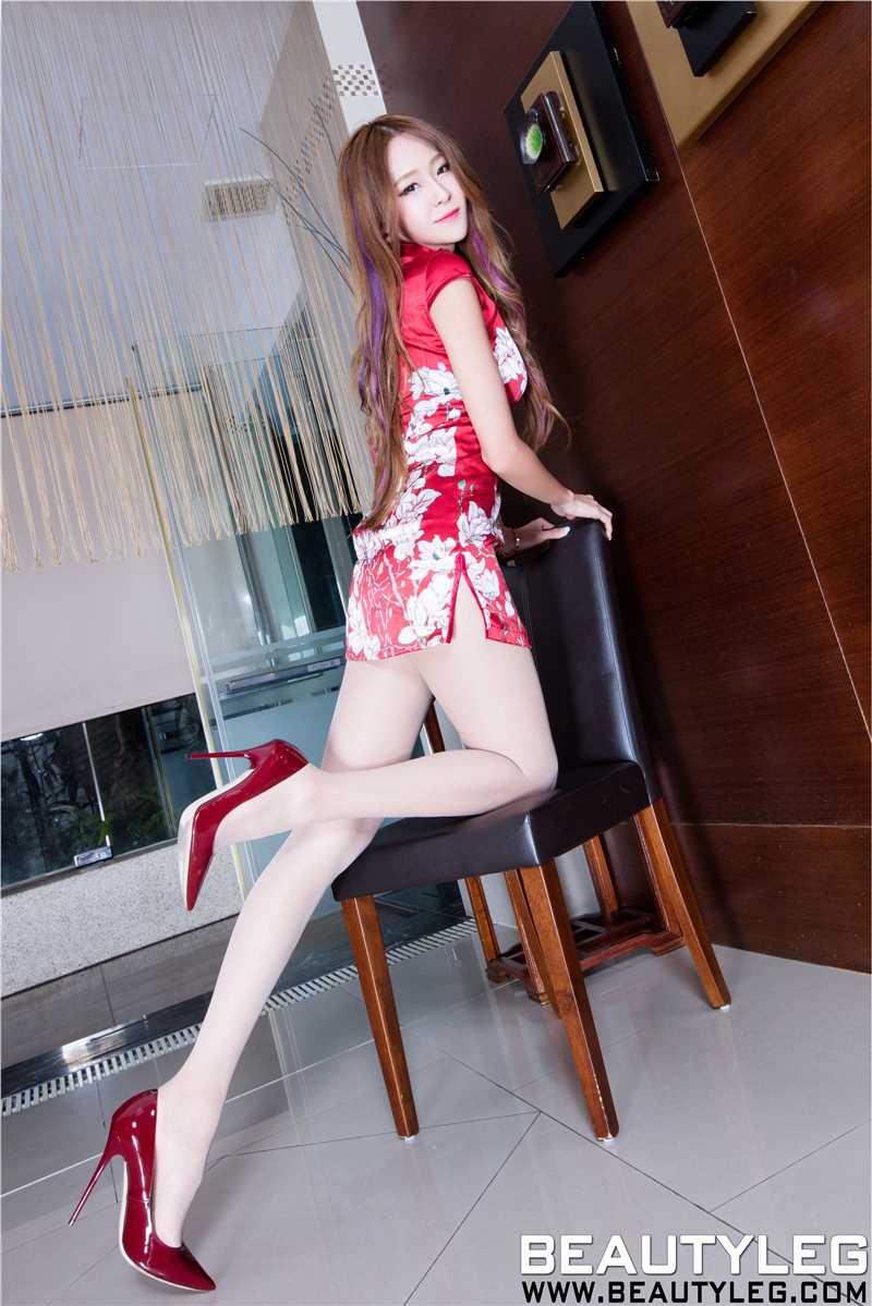 高清Beautyleg腿模Winnie沙发旗袍袜子诱惑图集