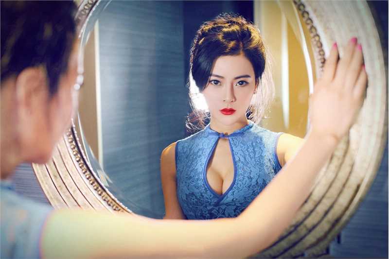 吴丹透明旗袍性感照