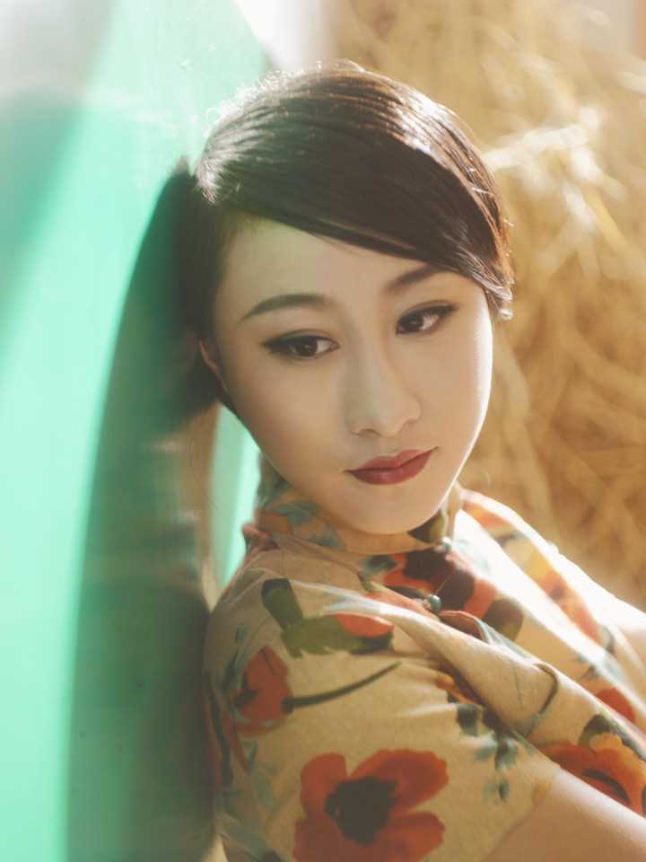 高清复古旗袍美女户外高清图集