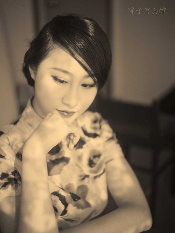 高清复古旗袍美女户外高清图集