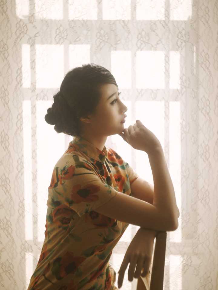 高清复古旗袍美女户外高清图集