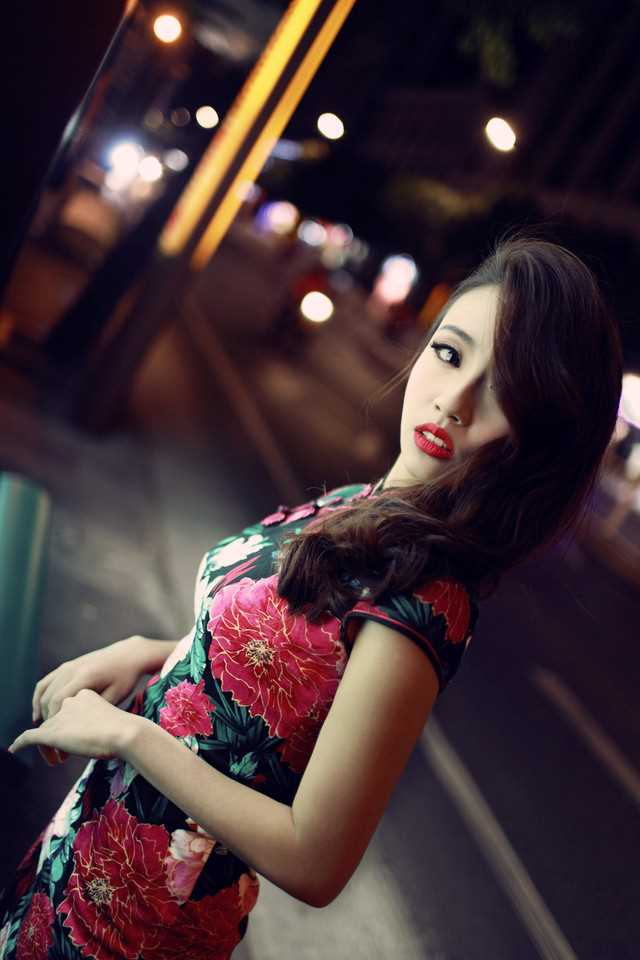 高清旗袍美臀美女演绎红唇迷人诱惑图集