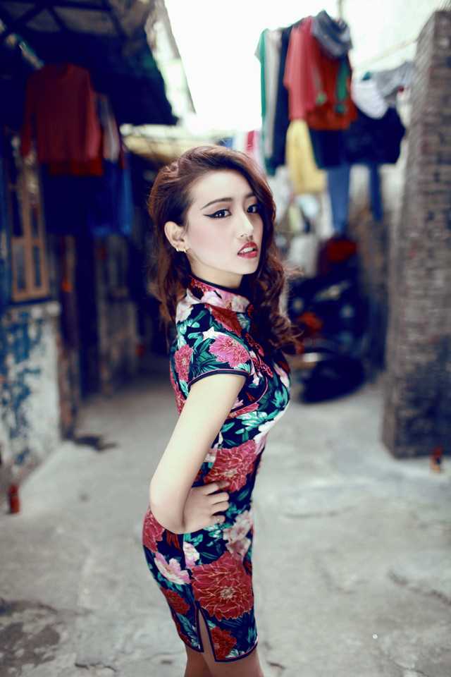 高清旗袍美臀美女演绎红唇迷人诱惑图集