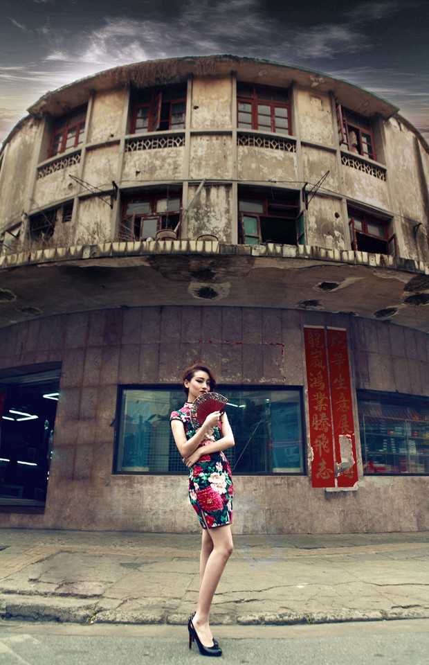 高清旗袍美臀美女演绎红唇迷人诱惑图集