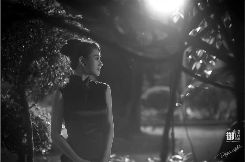 高清古典旗袍美女荷塘月色中唯美图片图集