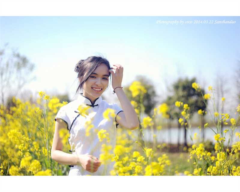 优质古典旗袍美女油菜花田里风情相册