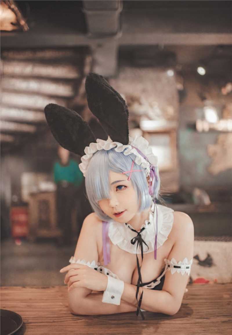 优质性感动漫兔女郎网袜低胸装露深沟性感cosplay图片相册
