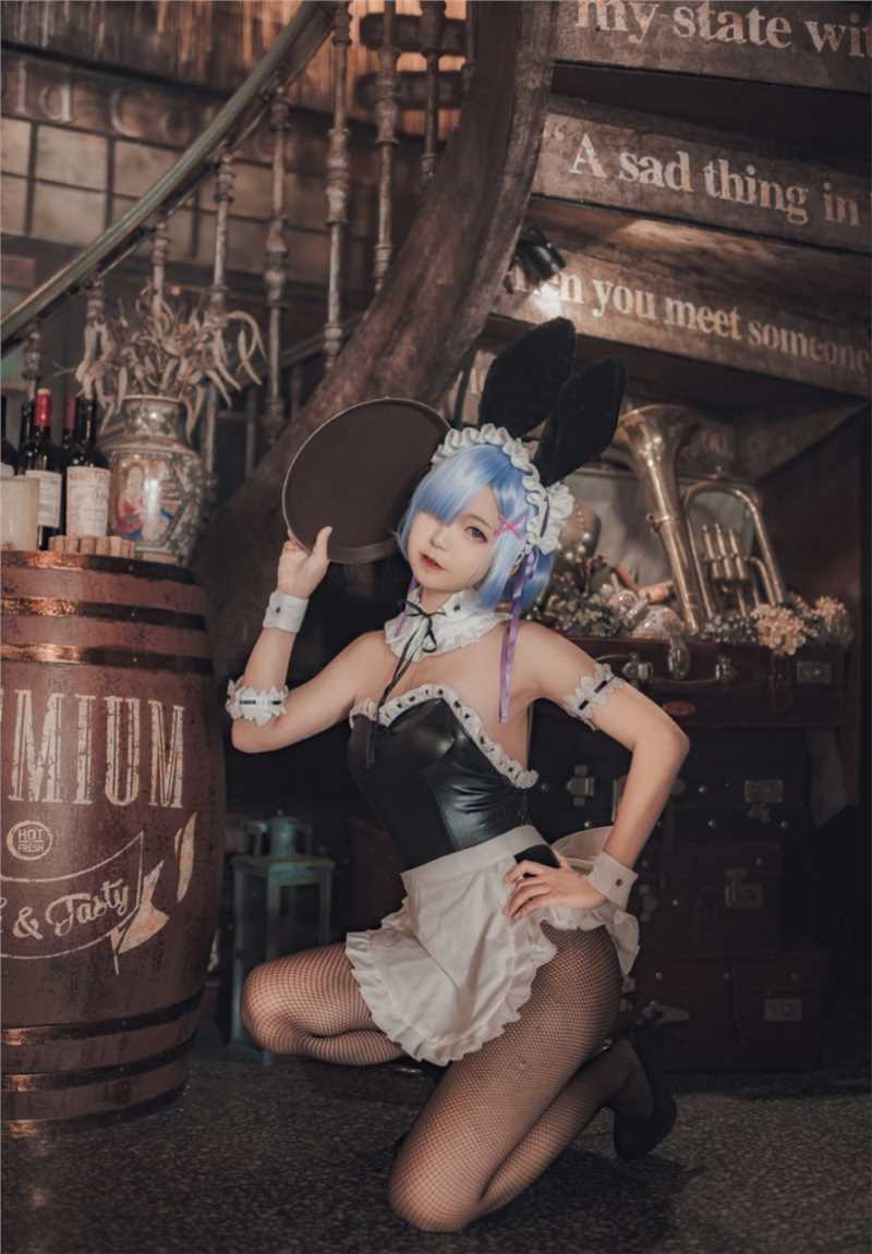 优质性感动漫兔女郎网袜低胸装露深沟性感cosplay图片相册