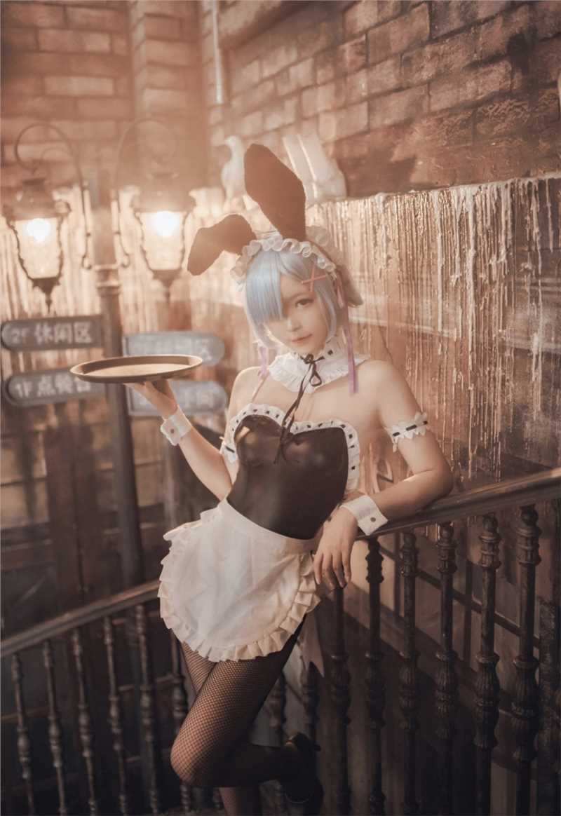 优质性感动漫兔女郎网袜低胸装露深沟性感cosplay图片相册