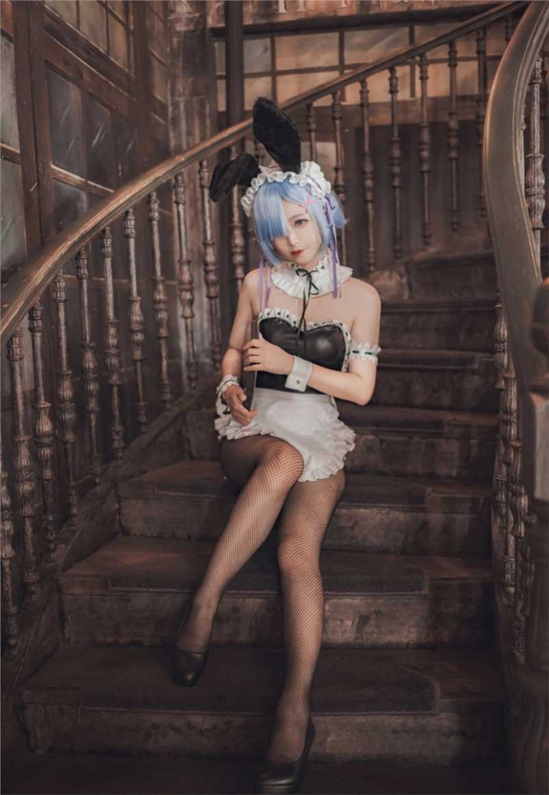 优质性感动漫兔女郎网袜低胸装露深沟性感cosplay图片相册