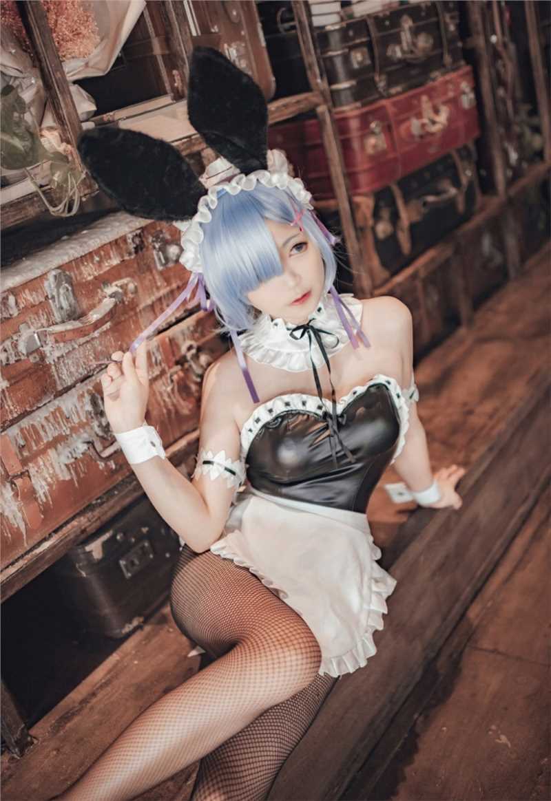 优质性感动漫兔女郎网袜低胸装露深沟性感cosplay图片相册