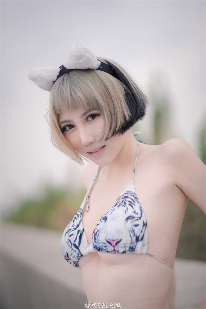 优质短发女模特x叉魅性感Cos图片相册