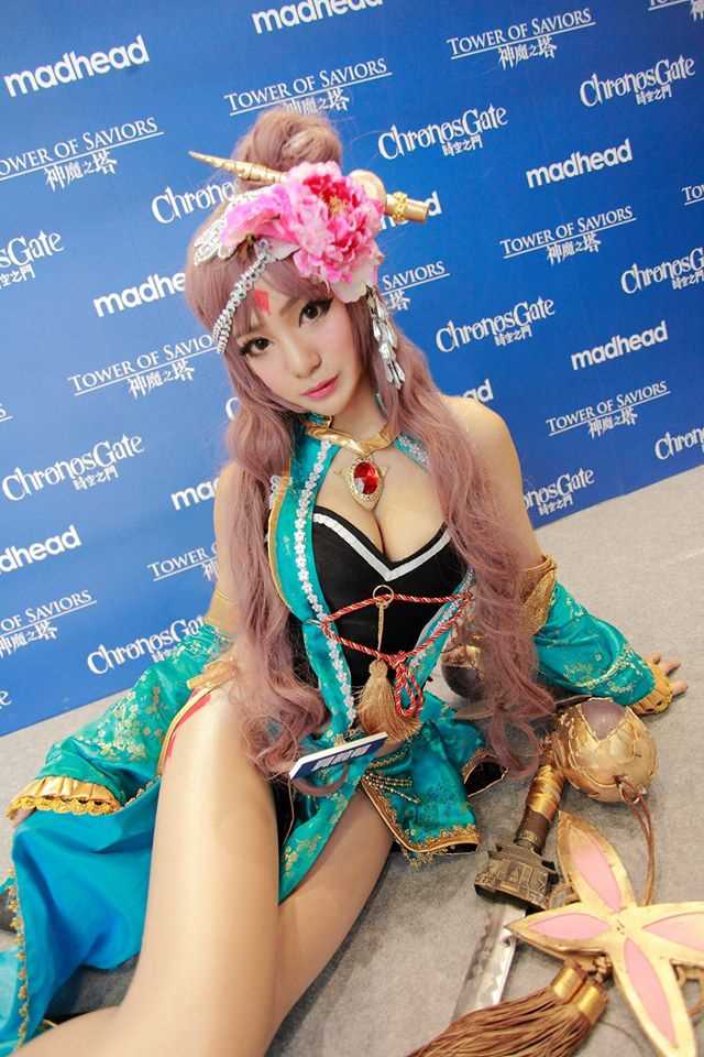 最新性感COSPLAY美女贝莉莓Beryl酥胸诱惑壁纸
