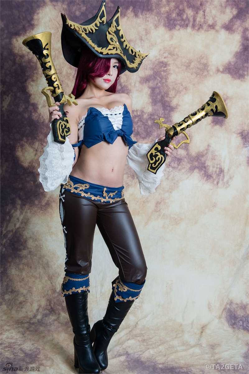 韩国性感妹子COS波涛lol女枪