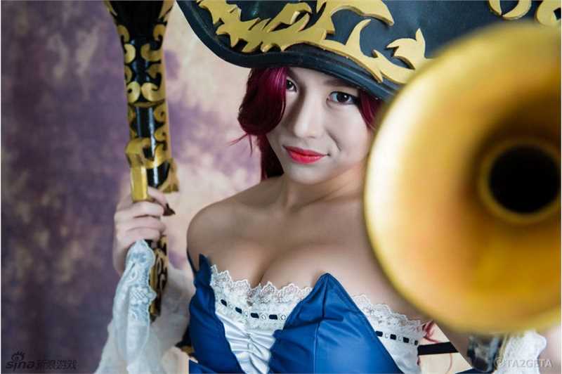 韩国性感妹子COS波涛lol女枪