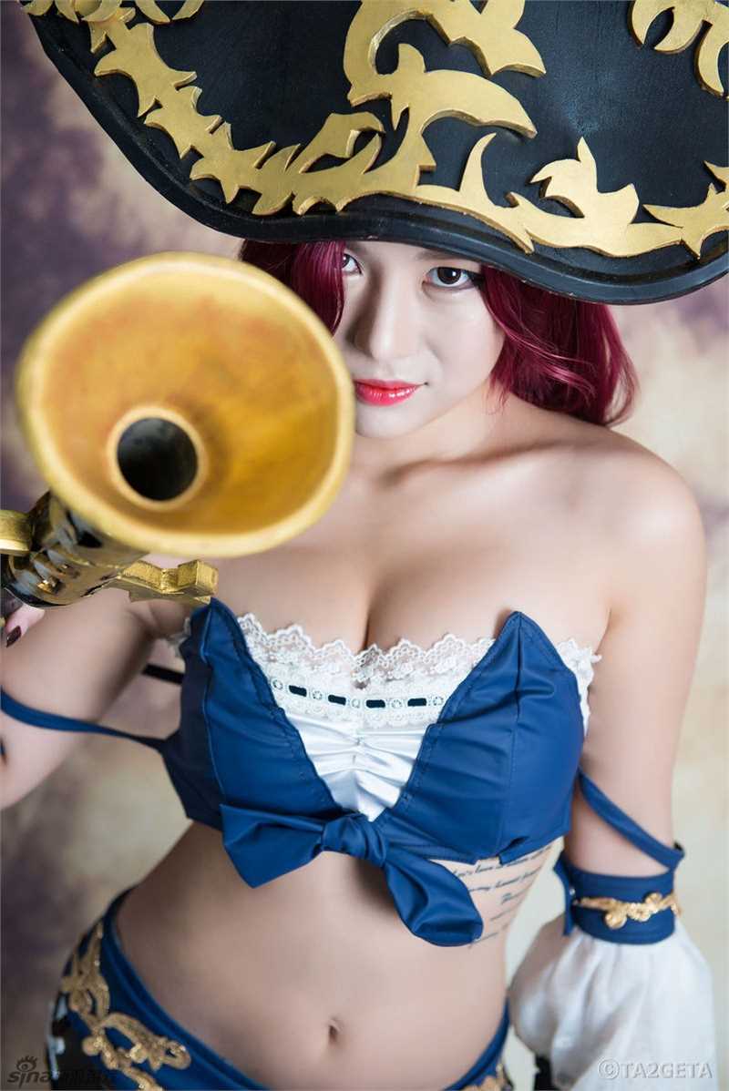 韩国性感妹子COS波涛lol女枪