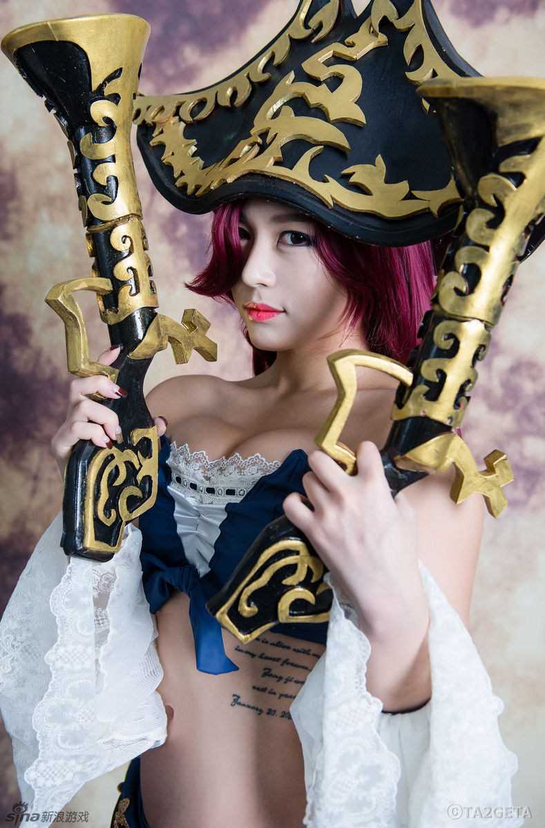 韩国性感妹子COS波涛lol女枪