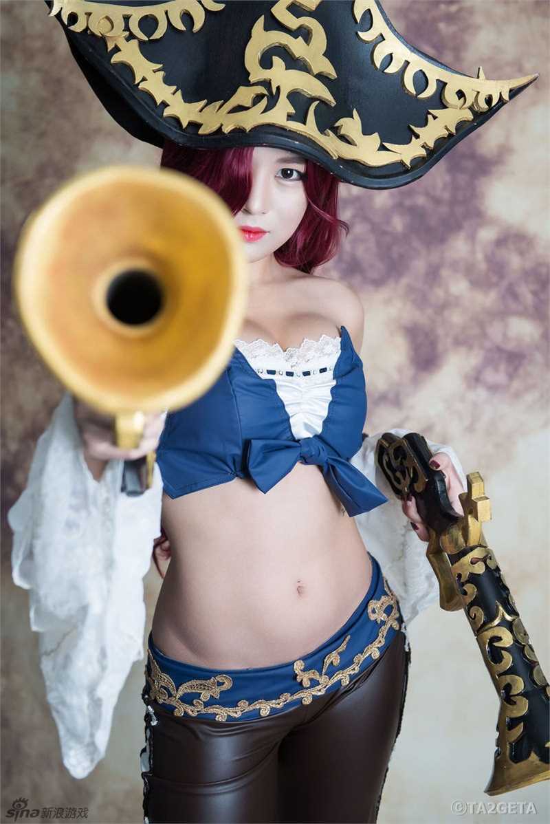 韩国性感妹子COS波涛lol女枪