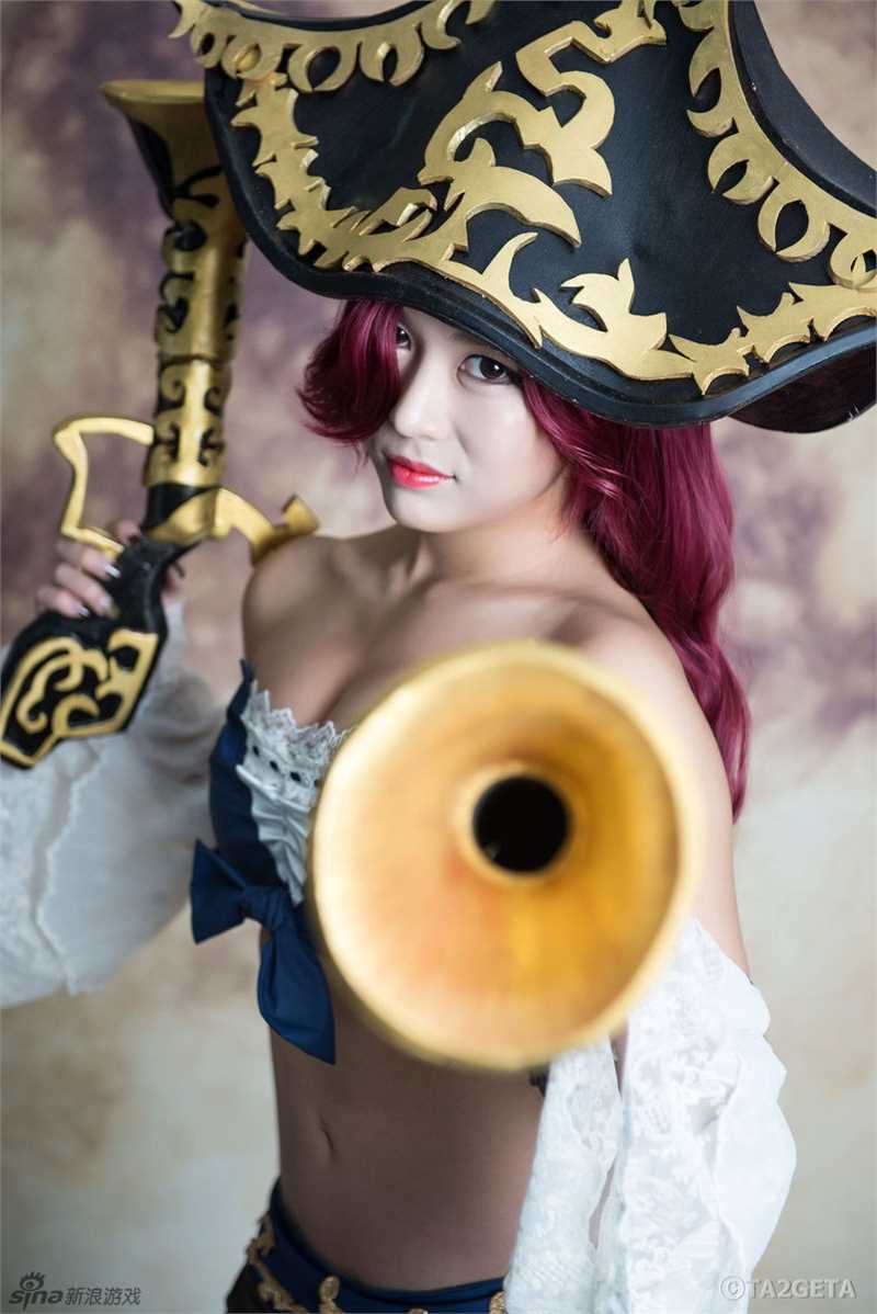 韩国性感妹子COS波涛lol女枪