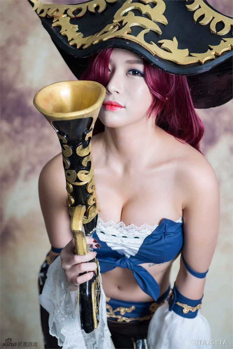 韩国性感妹子COS波涛lol女枪