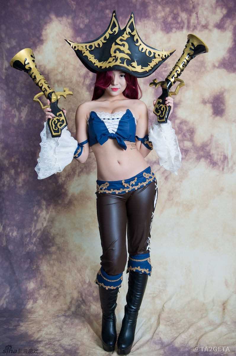 韩国性感妹子COS波涛lol女枪