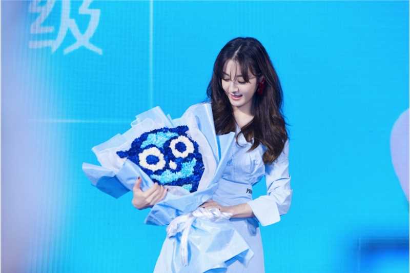 特别专辑时尚典雅迷人迪丽热巴冷艳吸晴女神个人图片