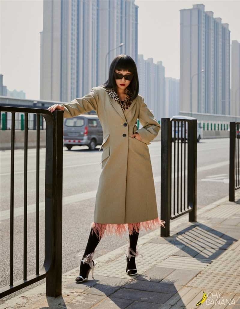 精选短发美女吴佳怡冬日时尚大衣街拍御姐惹火妖娆图片图册