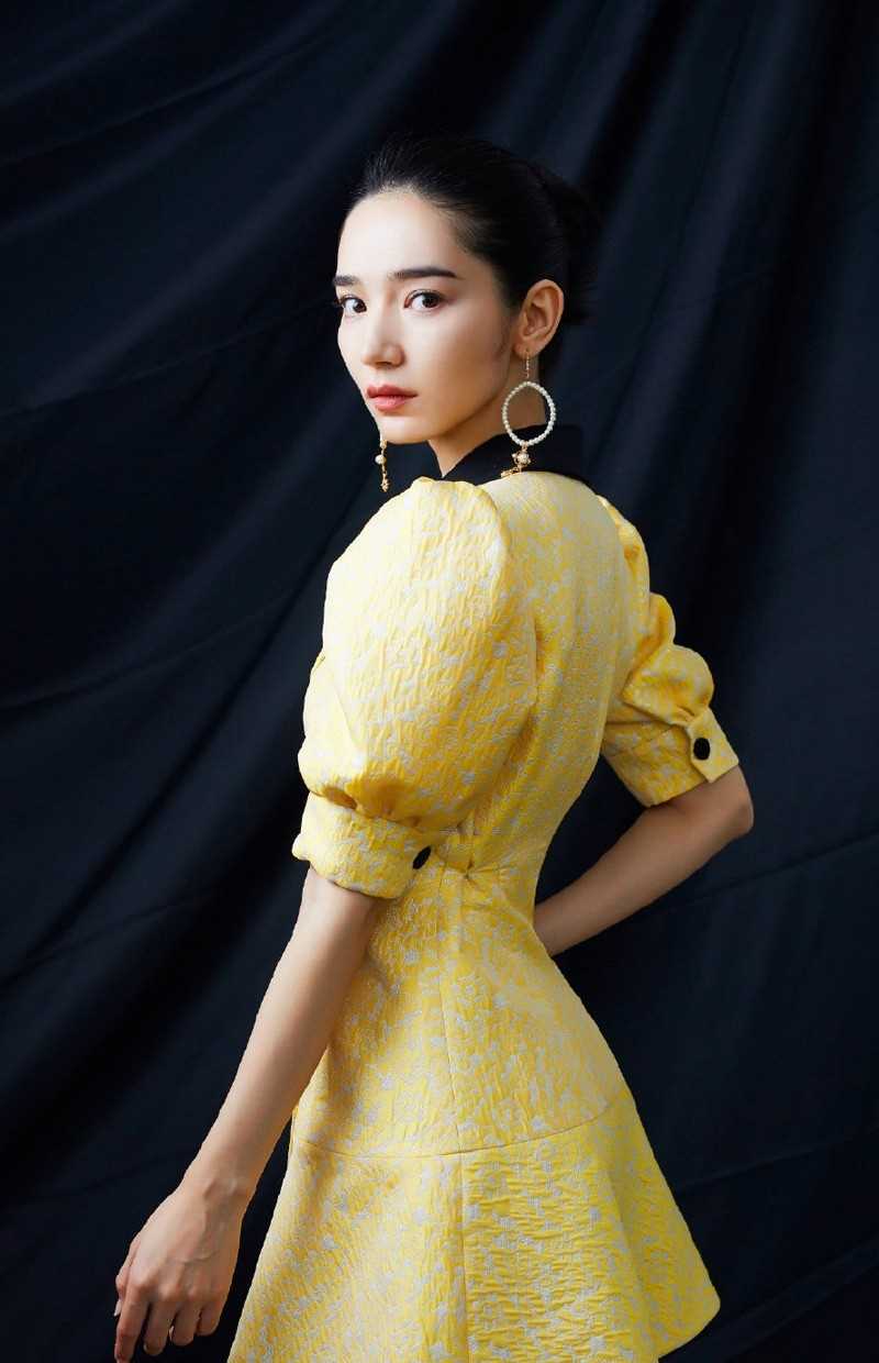 养眼美女代斯吸晴诱人气质典雅迷人光影时尚图片