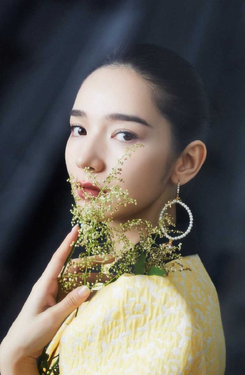 养眼美女代斯吸晴诱人气质典雅迷人光影时尚图片