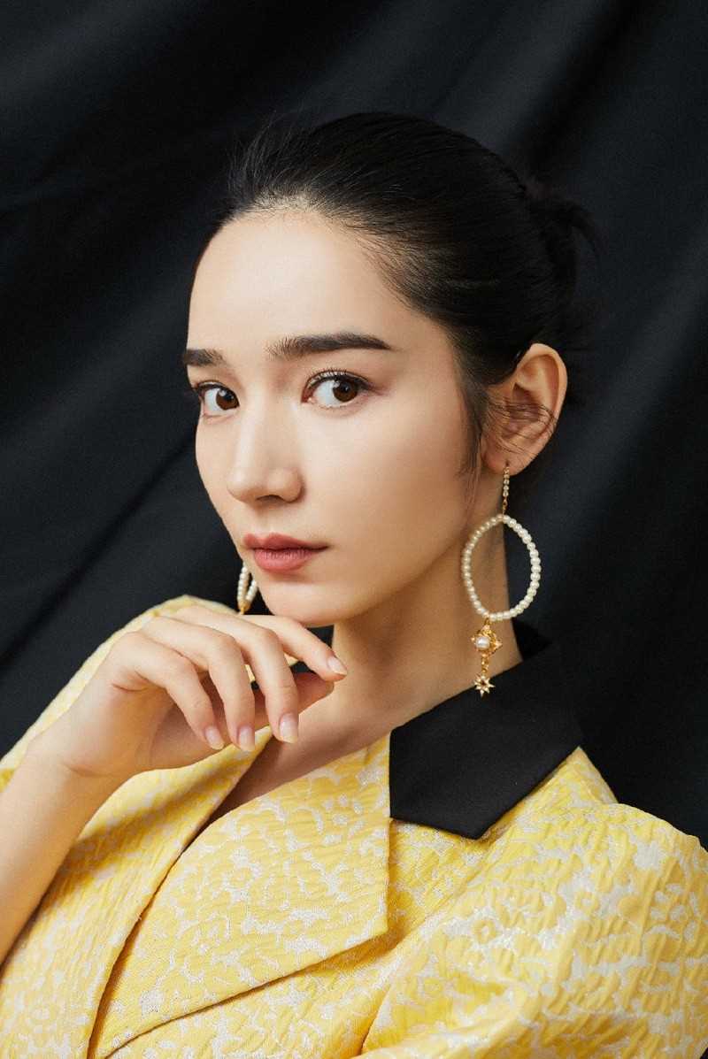 养眼美女代斯吸晴诱人气质典雅迷人光影时尚图片