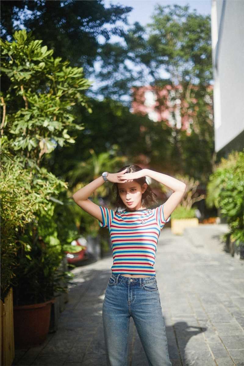 阳光少女孟子义夏日小清新时尚穿搭街拍图片
