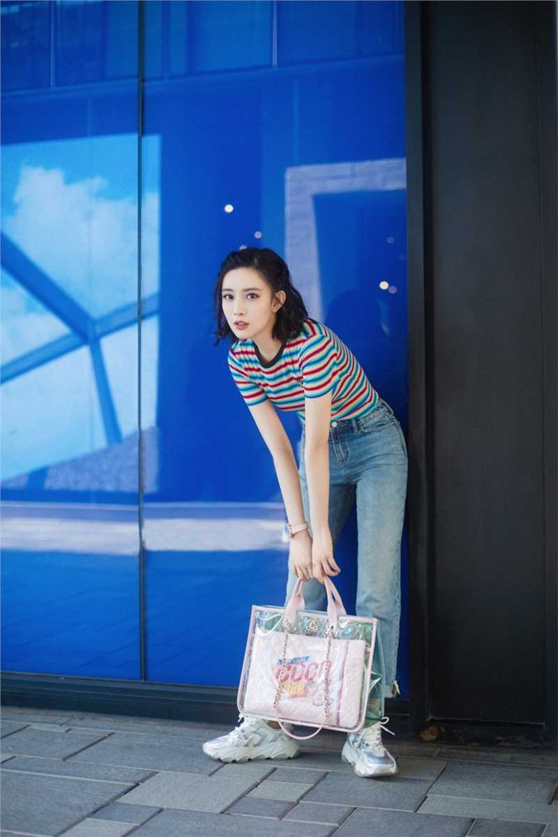 阳光少女孟子义夏日小清新时尚穿搭街拍图片