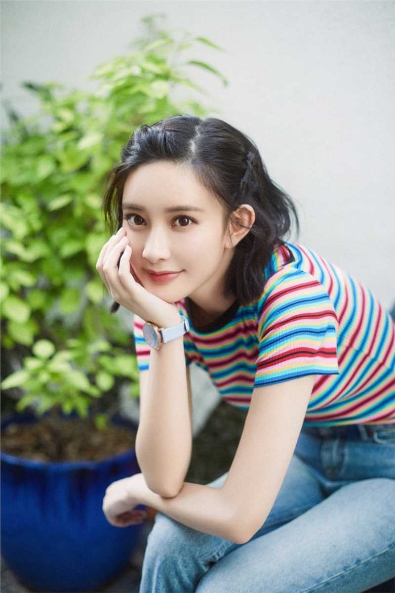 阳光少女孟子义夏日小清新时尚穿搭街拍图片