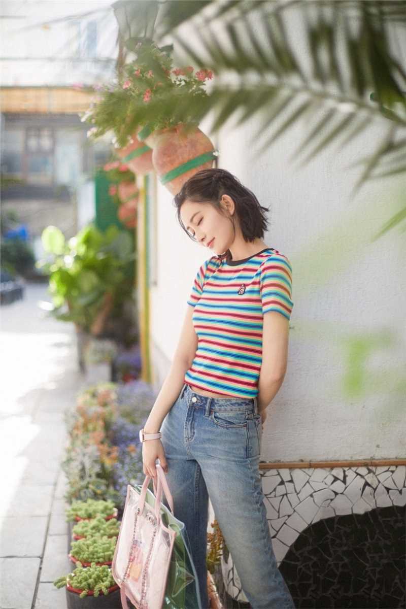 阳光少女孟子义夏日小清新时尚穿搭街拍图片