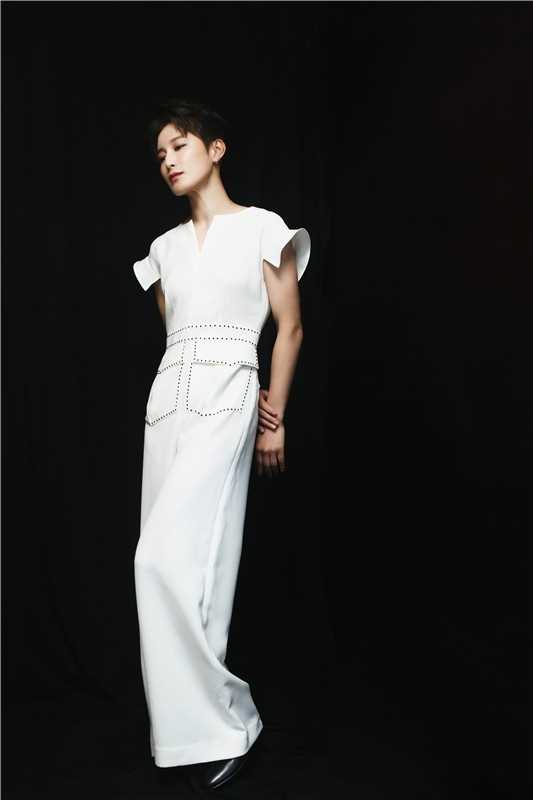 优质短发帅气美女蒋璐霞时尚灵动清爽明星图片图片