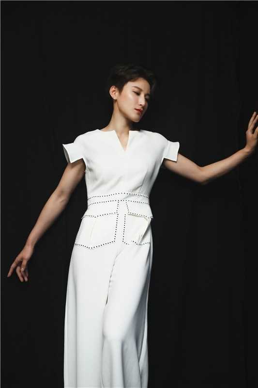 优质短发帅气美女蒋璐霞时尚灵动清爽明星图片图片