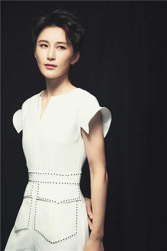 优质短发帅气美女蒋璐霞时尚灵动清爽明星图片图片