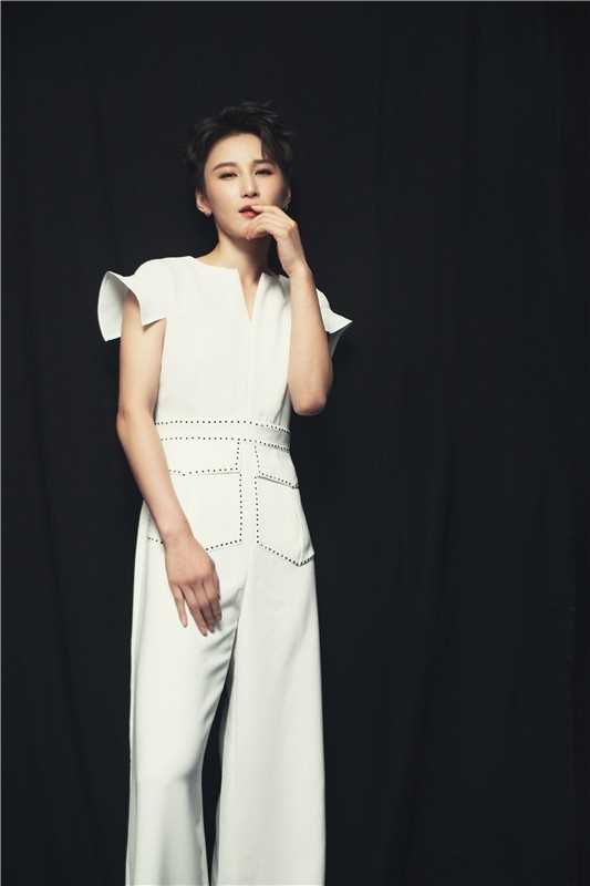 优质短发帅气美女蒋璐霞时尚灵动清爽明星图片图片