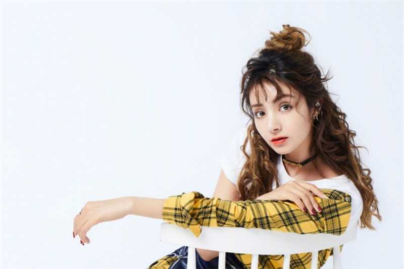 最新冷艳美女麦迪娜吸晴气质优雅时尚空灵艺术照片图集