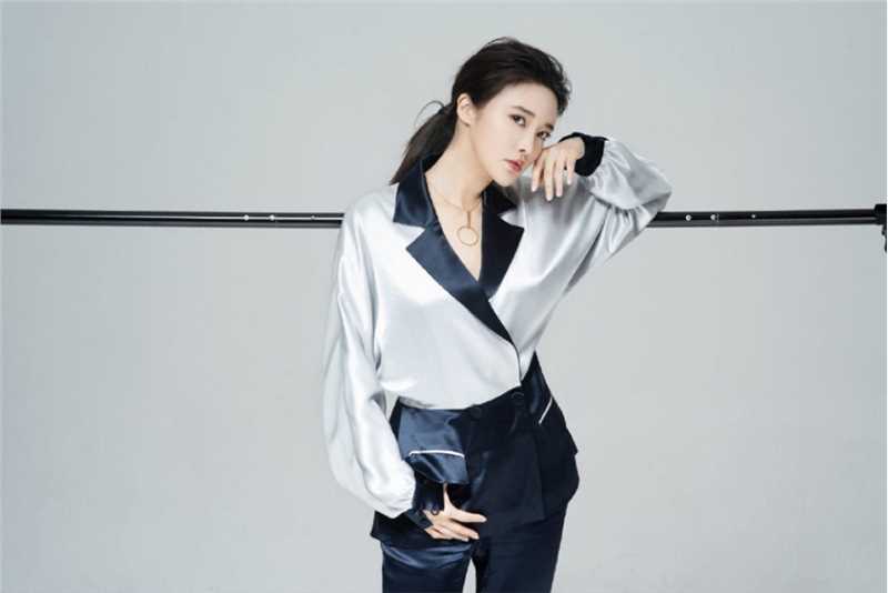 最全西装美女张璇文艺知性优雅时尚女神杂志大片相册